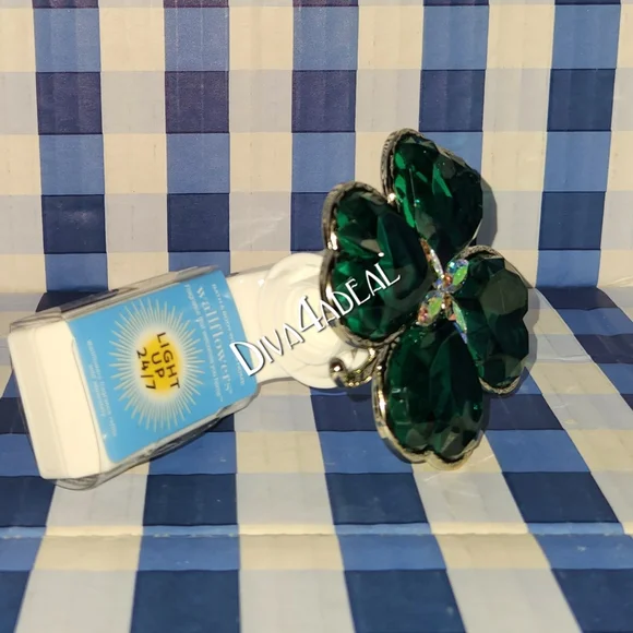 Bath & Body Works LUCKY FOUR LEAF CLOVER Wallflower Light Up Plug-in Bun…
